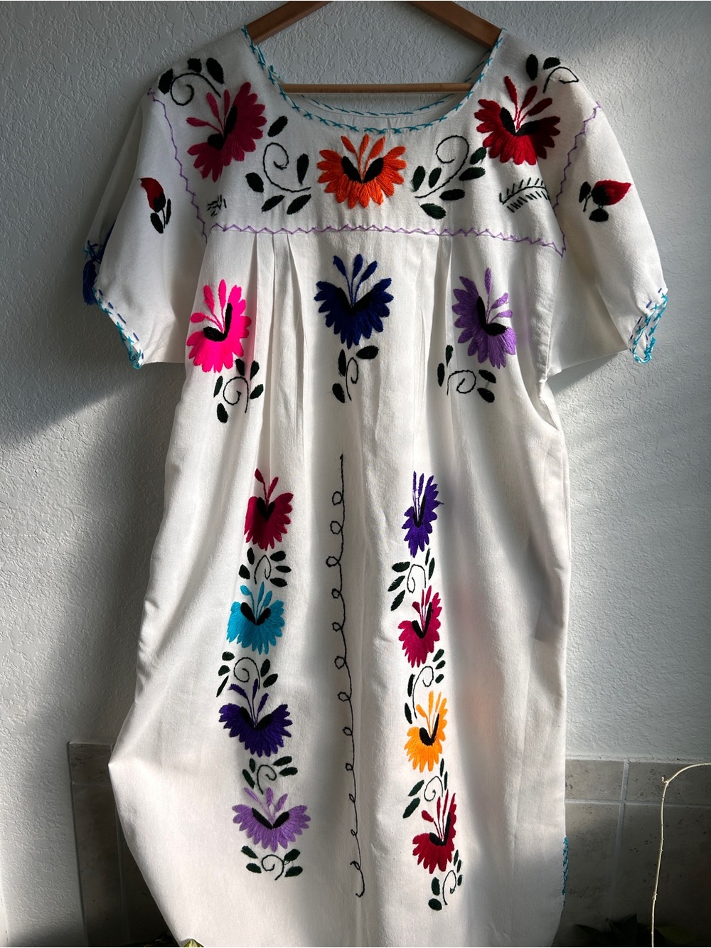 Women’s Mexican Huipil White Embroidered Floral Cotton Dress size Large